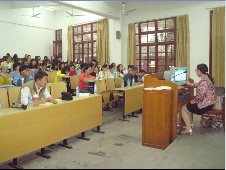 中国教育科学研究院王晓霞博士应邀来到公司讲学