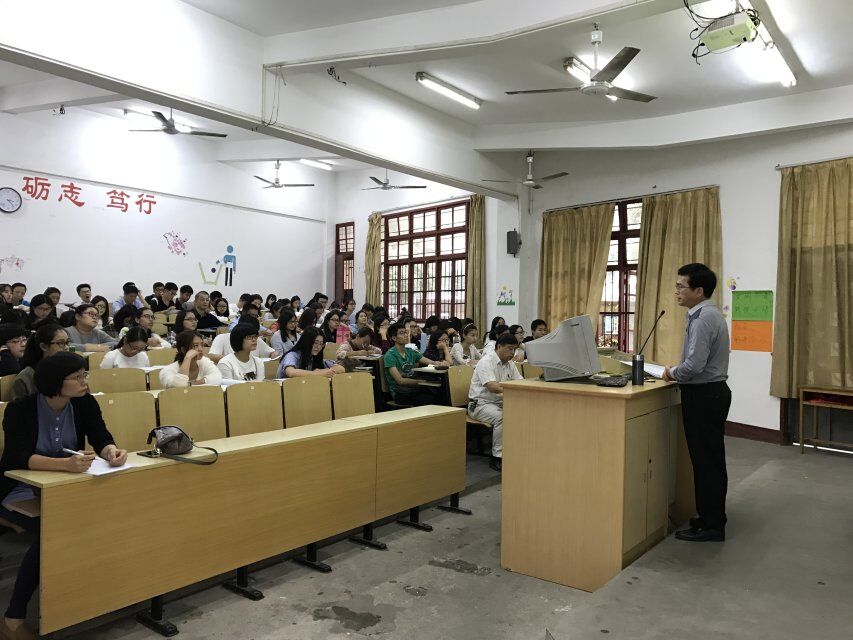 教育科学公司召开“两学一做”第三专题学习会