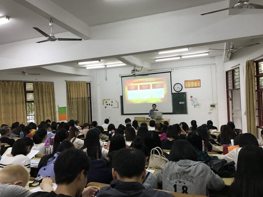 教育科学公司召开“两学一做”第三专题学习会