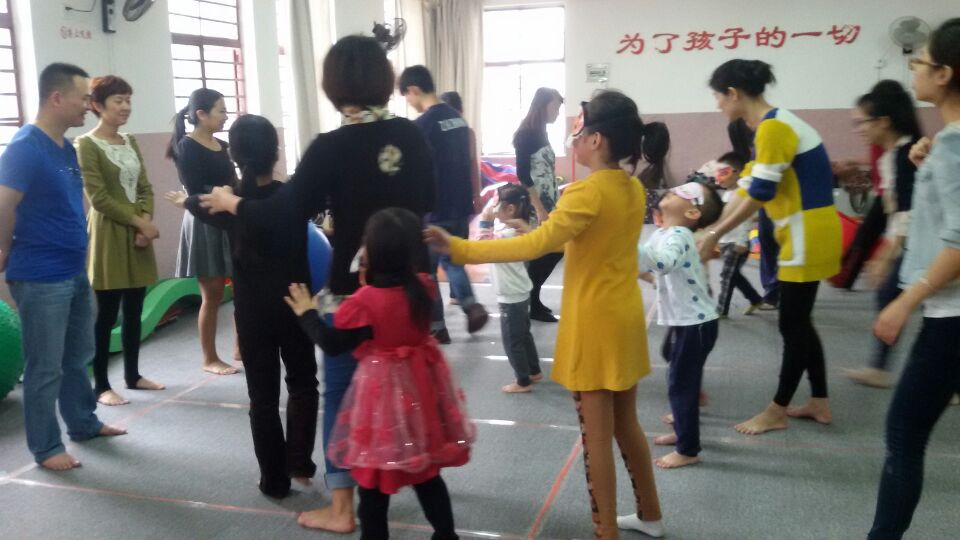 教育科学公司开展感恩月系列活动